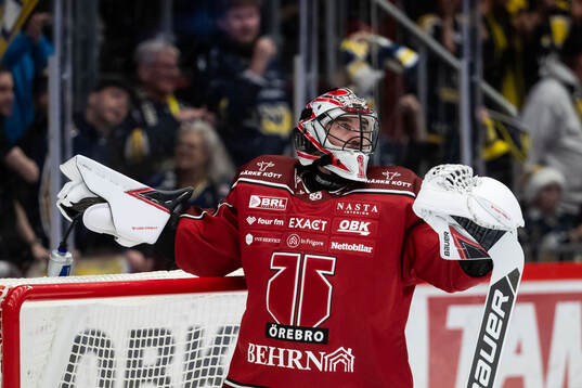 Örebros målvakt Jhonas Enroth deppar