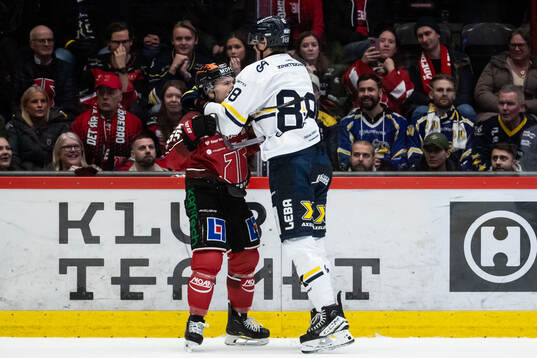 Örebros David Quenneville och HV71s Gustav Olhaver