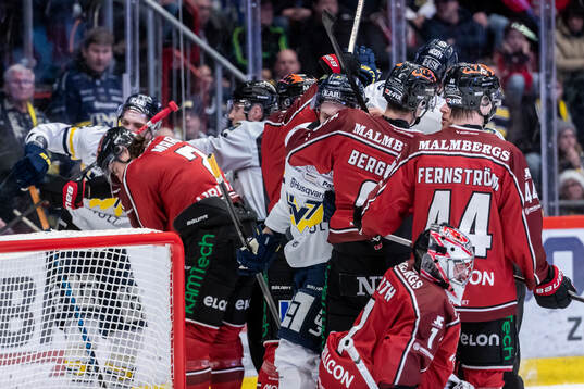 Stökigt bakom Örebros målvakt Jhonas Enroth med Örebros