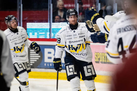 HV71s Justin Glenn Kloos jublar
