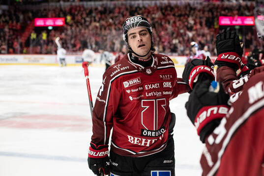 Örebros Luke Martin jublar