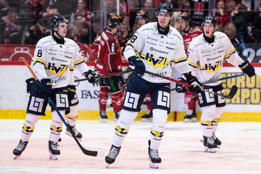 HV71s Oscar Davidsson, Gustav Olhaver och Karl Annborn