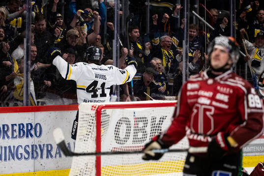 HV71s Riley Woods jublar
