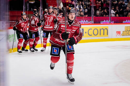 Örebros Patrik Karlkvist jublar vid 2-3
