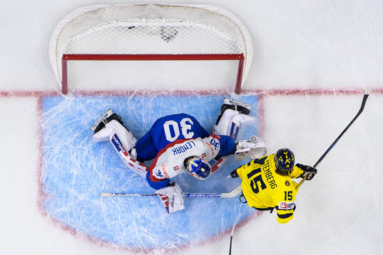 Ivar Stenberg of Sweden scores the game-winning 3-2 goal
