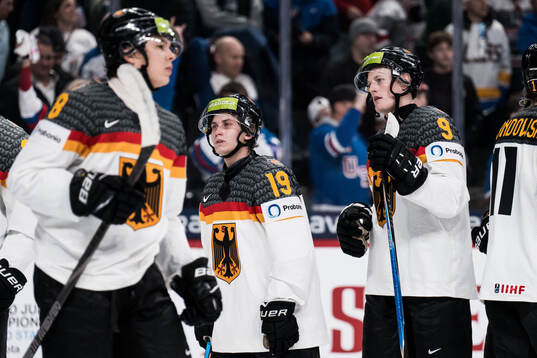 Dustin Willhoft and Elias Pul of Germany looks dejected