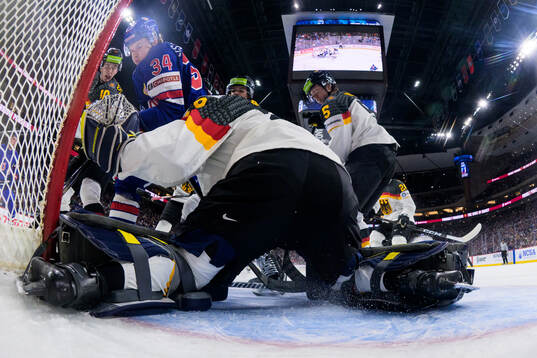 Cole Eiserman of USA in front of goaltender Lennart Neisse