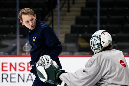 Goaltender coach Viktor Alm and goaltender Måns Goos of