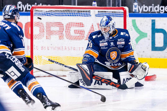 Malmö Redhawks Thomas Berg Paulsen (ej i bild) gör mål
