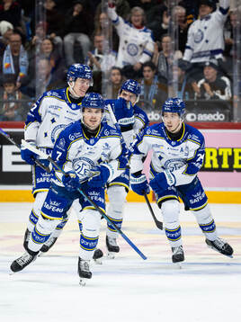 Leksands Marcus Karlberg jublar med lagkamrater
