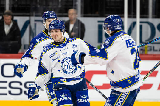 Leksands Marcus Karlberg jublar med lagkamrater