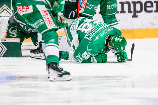 Rögles Filip Johansson har ont