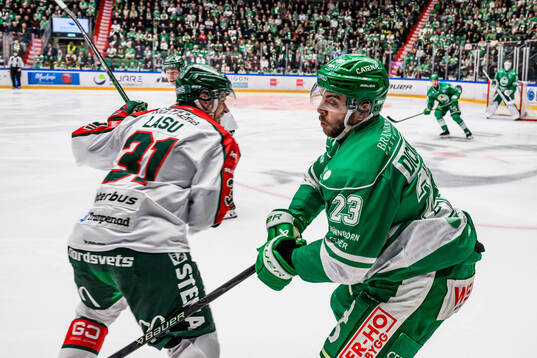 Frölundas Nicklas Lasu och Rögles Josh Dickinson