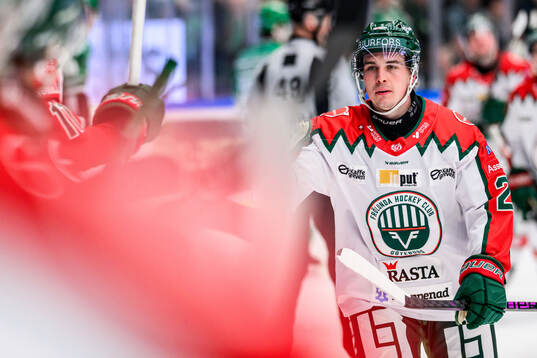 Frölundas Jere Innala jublar