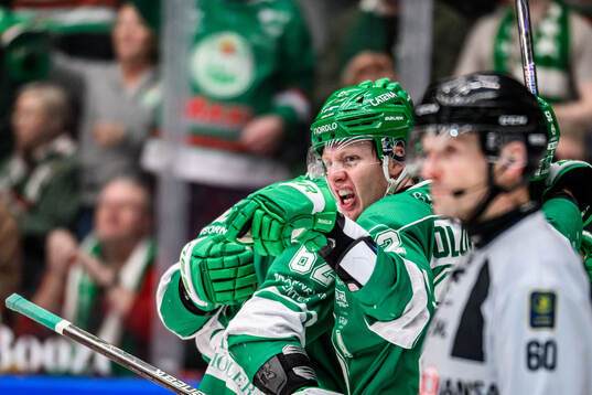 Rögles Fredrik Olofsson jublar