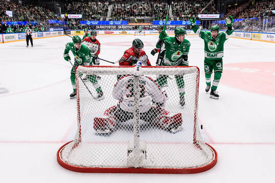 Rögles Lubos Horky och Fredrik Olofsson jublar