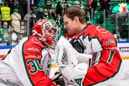 Frölundas målvakt Tobias Normann och målvakt Lars
