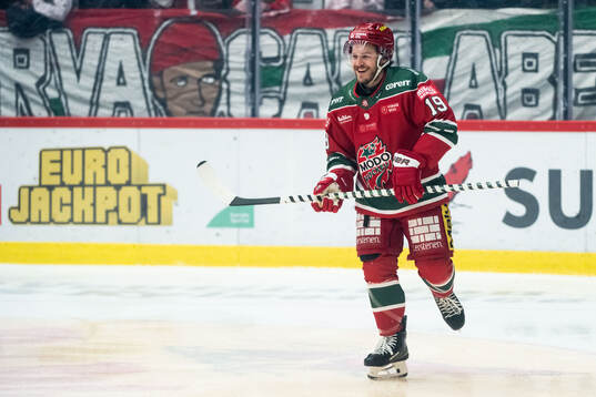 Modos Tyler Kelleher jublar