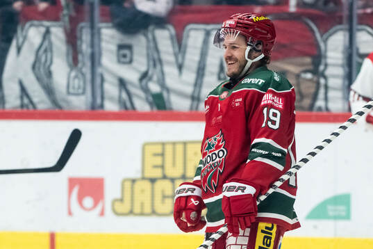 Modos Tyler Kelleher jublar