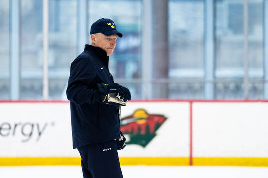 Head coach Magnus Hävelid of Sweden at a practice session