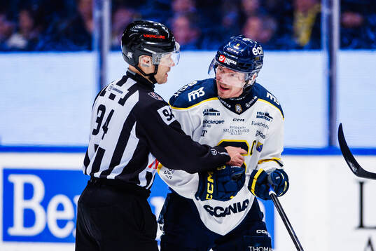 Södertäljes Patrik Zackrisson och linjeman