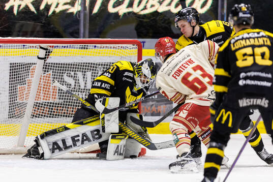 Västerås målvakt Benedikt Oschgan och Kalmars Matt