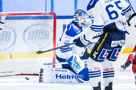 Karlskogas målvakt Lars Volden deppar