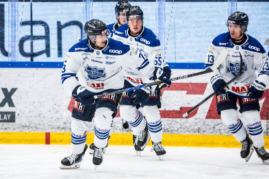 Karlskogas Oliver Eklind jublar
