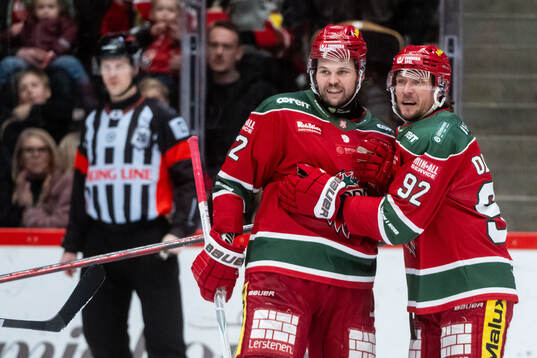 Modos Måns Carlsson och Jesper Olofsson jublar