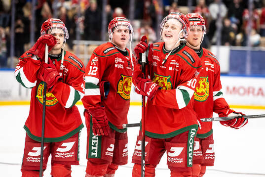 Moras spelarna jublar