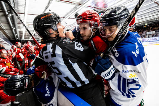 Moras Brayden Tracey och Karlskogas Kalle Jellvert och