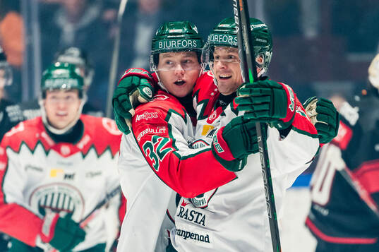 Frölundas Noah Hasa och Nicklas Lasu jublar