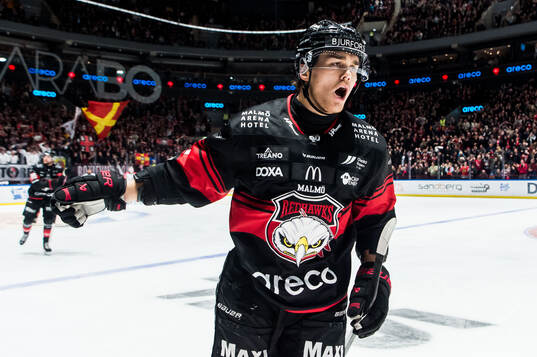 Malmö Redhawks Axel Sundberg jublar
