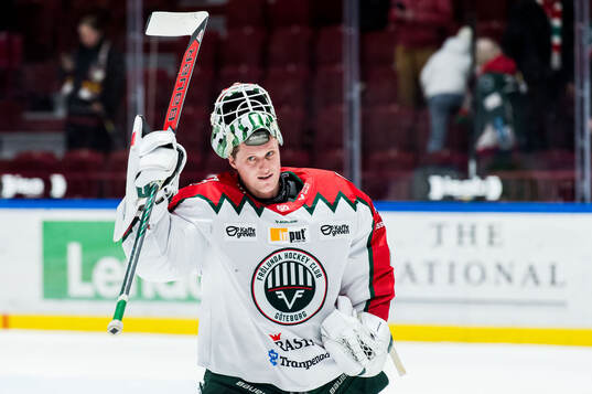 Frölundas målvakt Lars Johansson jublar