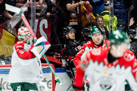 Malmö Redhawks Axel Sundberg jublar