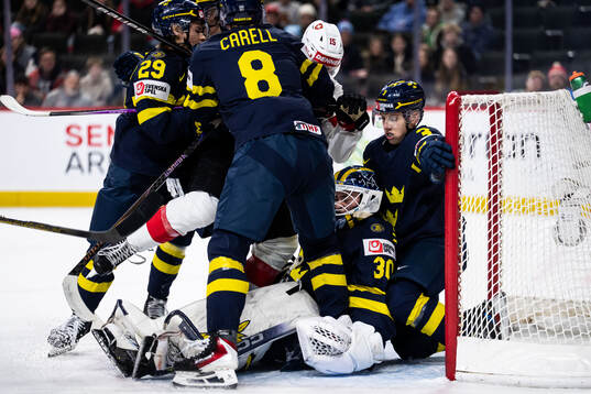 Casper Juustovaara Karlsson, Felix Carell, goaltender Love