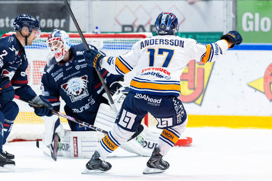 Växjös Erik Andersson jublar