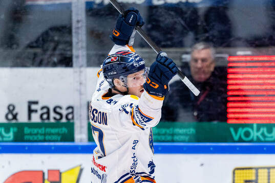 Växjös Erik Andersson jublar