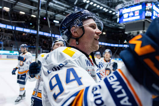 Växjös Joel Persson jublar