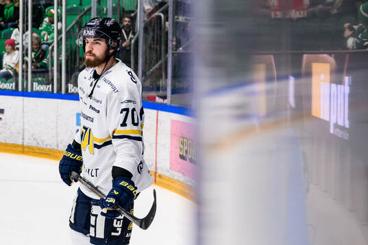 HV71s Lukas Rousek