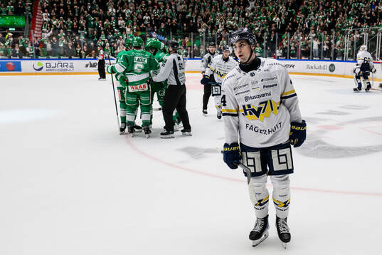 HV71s Hugo Fransson deppar