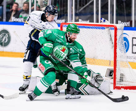 HV71s Nikola Pasic och Rögles Calvin De Haan