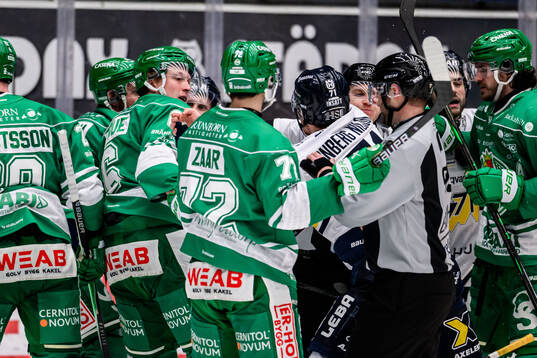 Rögles Paul LaDue och HV71s William Ignberg Nilsson