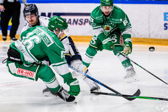 HV71s Riley Woods