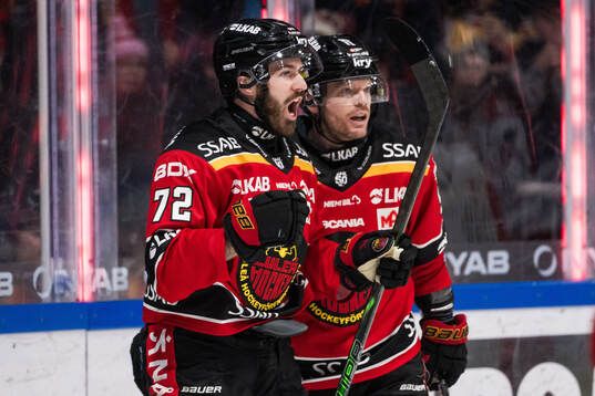 i251228 Luleås Ben Tardif jublar
