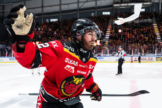 Luleås Ben Tardif jublar