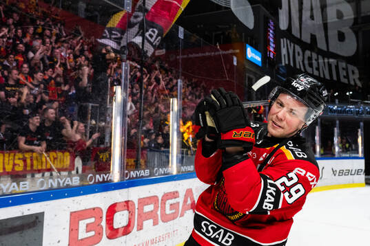 Luleås Erik Gustafsson jublar