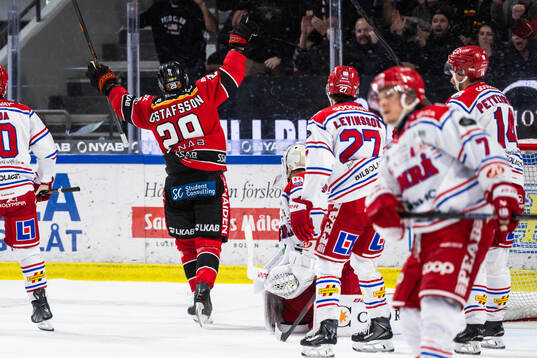 Luleås Erik Gustafsson jublar