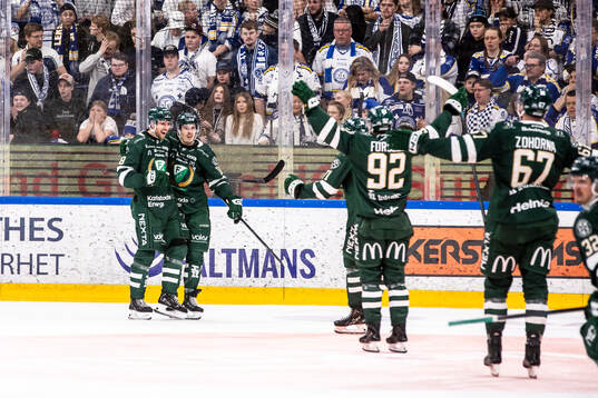 Färjestads spelarna jublar