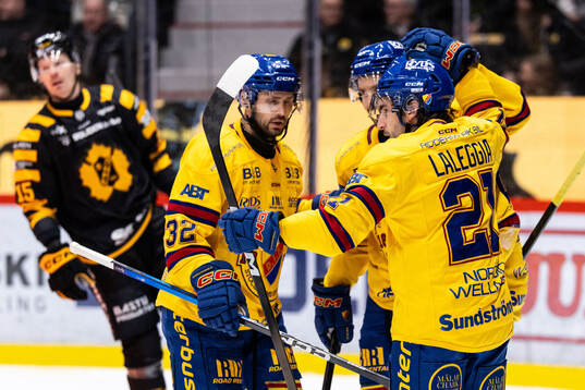 Djurgårdens Charles Hudon jublar med Marcus Krüger och